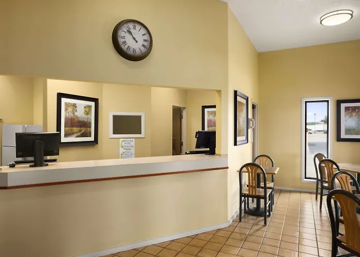 Super 8 By Wyndham Motel Marion