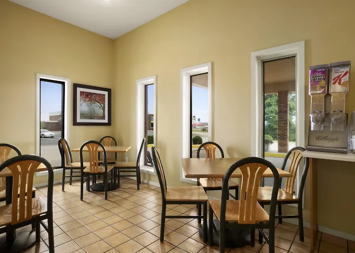 Super 8 By Wyndham Motel Marion