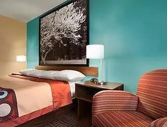 Super 8 By Wyndham Motel